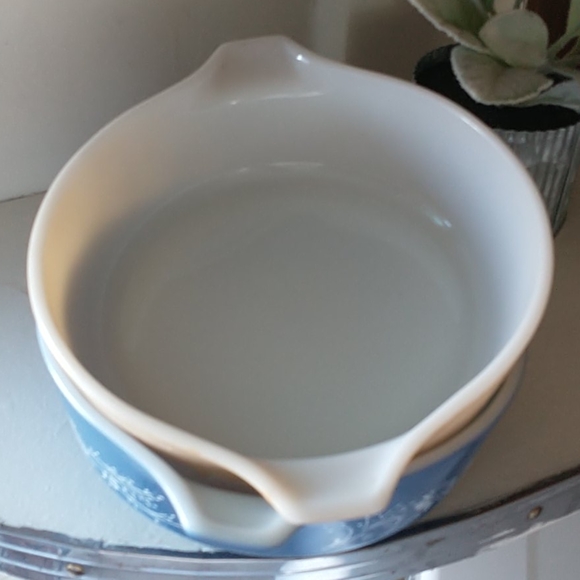 2 Vintage Pyrex Dishes Blue Pyrex Tan Pyrex - Picture 2 of 16